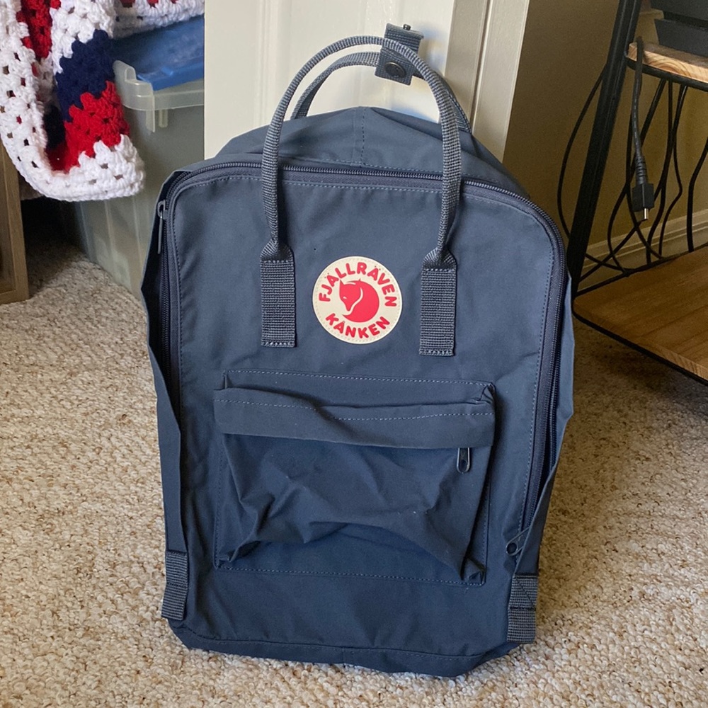 NWOT Fjallraven Kanken Backpack in Graphite